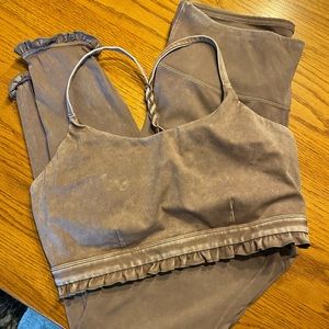 MATCHING SPORTS BRA AND LEGGINGS